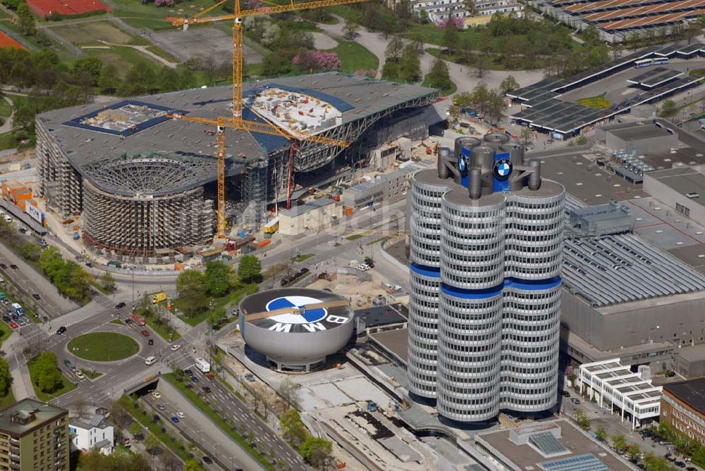 München aus der Vogelperspektive: München Blick auf die BMW WELT während der Bauarbeiten und das BMW Museum