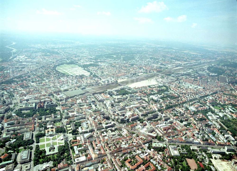 Luftaufnahme München - München Westend mit dem Hauptbahnhof und der Theresienwiese.