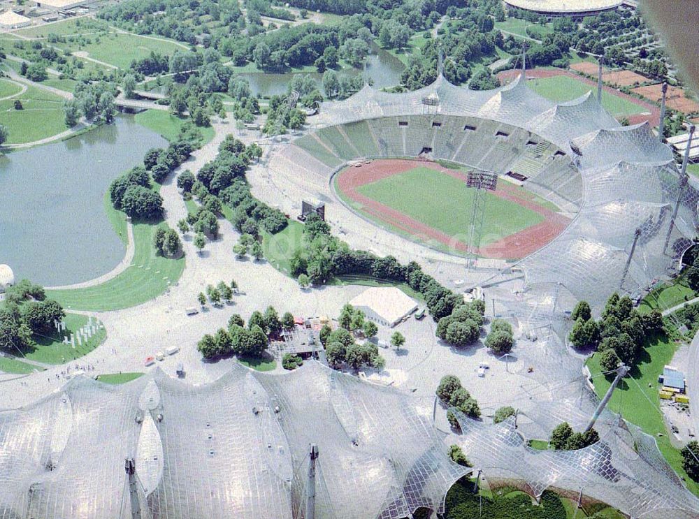 München aus der Vogelperspektive: Münchner Olympiastadion und Olympiapark. Nichtredaktionelle Verwendung nur nach Absprache !