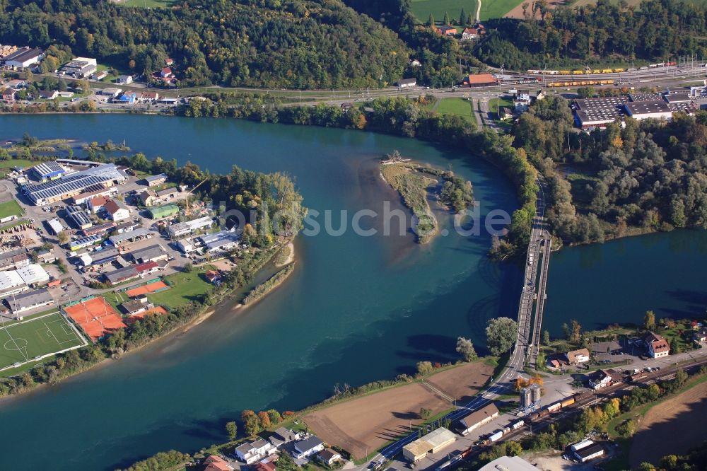 Leuggern aus der Vogelperspektive: Mündung der Aare in den Rhein in Leuggern im Kanton Aargau, Schweiz