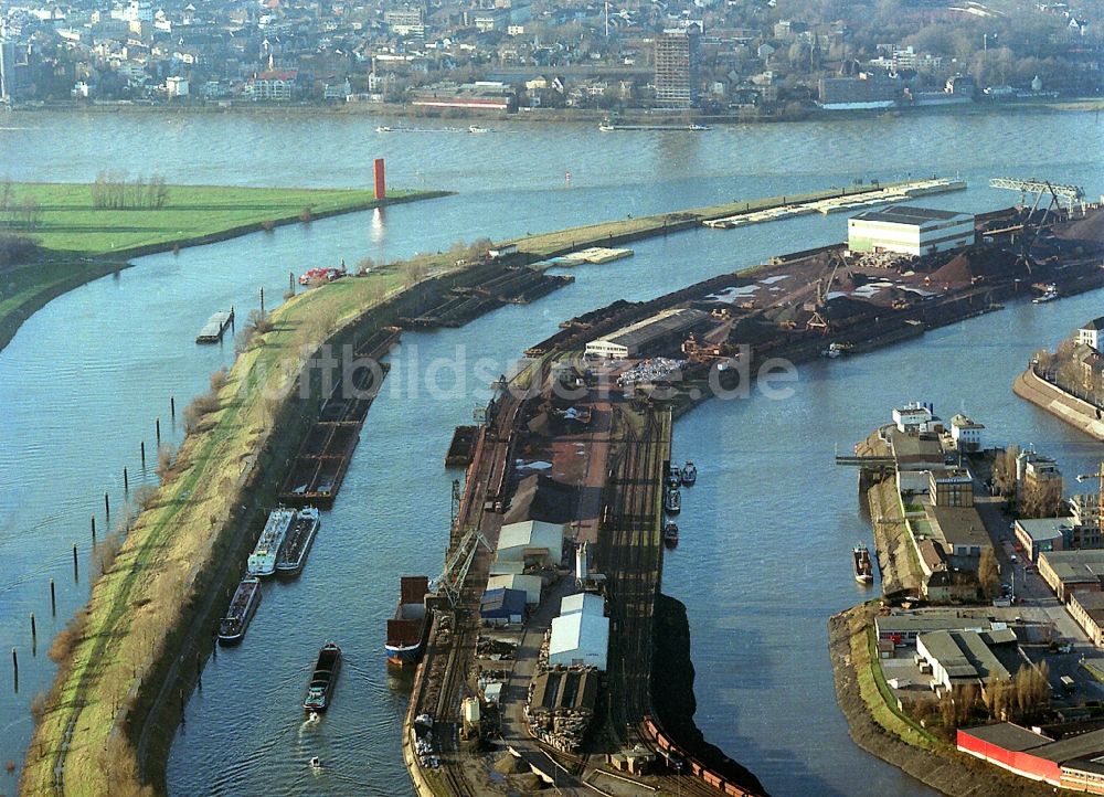 Luftaufnahme Duisburg - Mündung der Ruhr in den Rhein am Ruhrorter Hafen in Duisburg im Bundesland Nordrhein-Westfalen