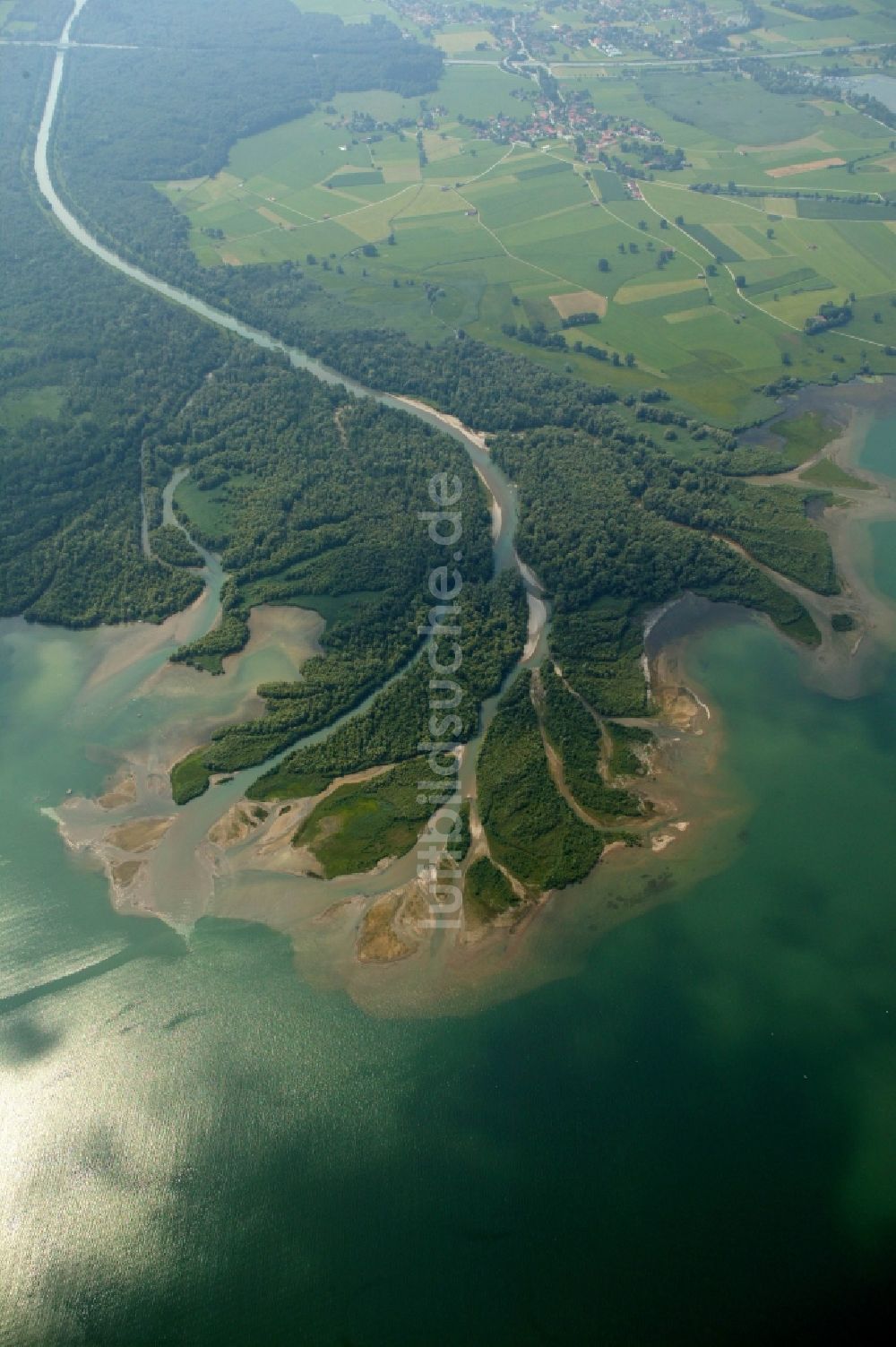 Übersee aus der Vogelperspektive: Mündung der Tiroler Achen in Übersee im Bundesland Bayern