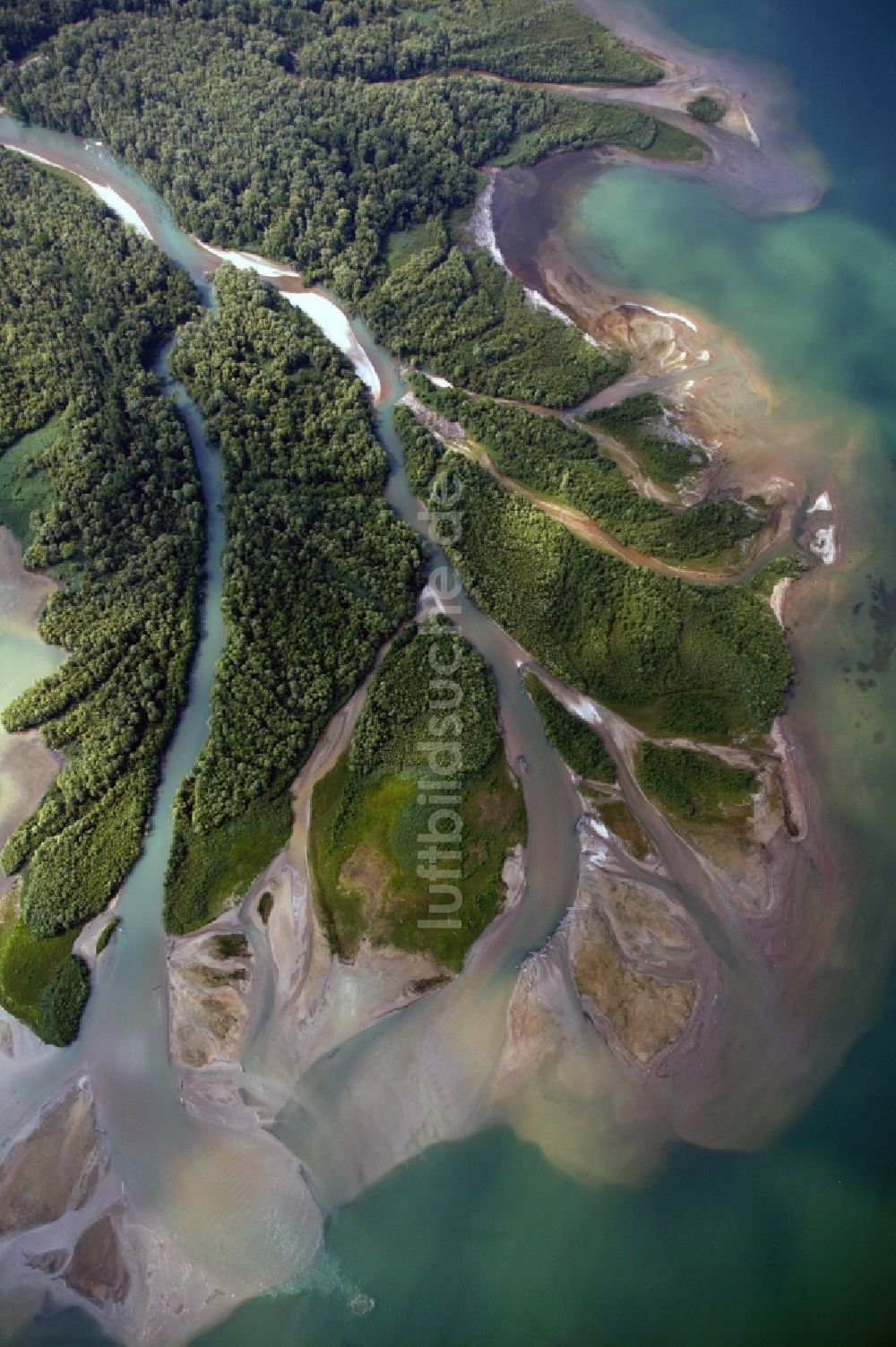 Baumgarten aus der Vogelperspektive: Mündung der Tiroler Achen am Ufer des Chiemsee bei Baumgarten im Bundesland Bayern