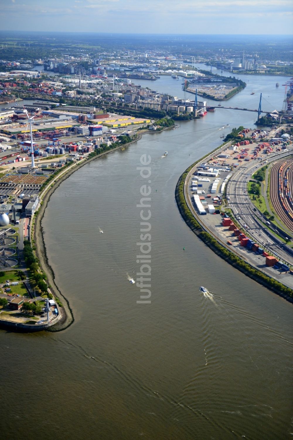 Hamburg von oben - Mündungsarm Köhlbrand im Hafen von Hamburg-Mitte