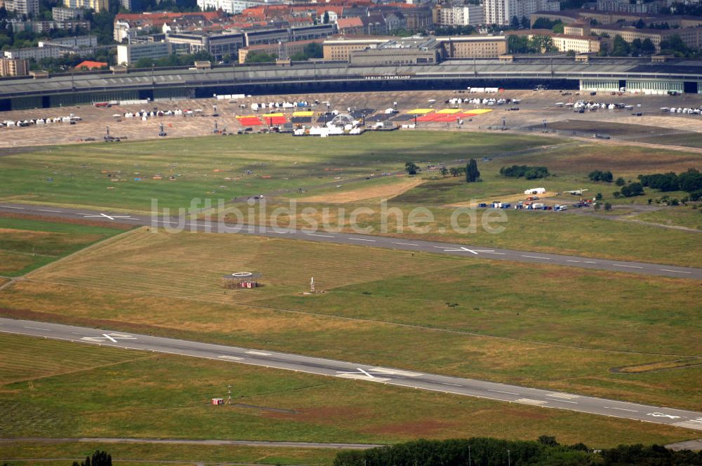 Berlin aus der Vogelperspektive: Modemesse Bread & Butter auf dem Flughafen Tempelhof