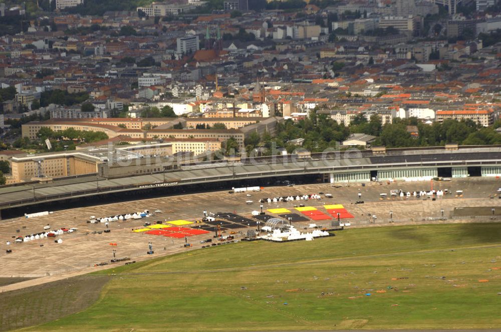 Berlin aus der Vogelperspektive: Modemesse Bread & Butter auf dem Flughafen Tempelhof