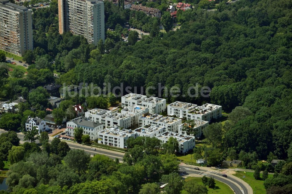 Warschau von oben - Moderne Mehrfamilienhaus- Stadthaussiedlung an der ul. Tczewska in Warschau in der Woiwodschaft Masowien in Polen