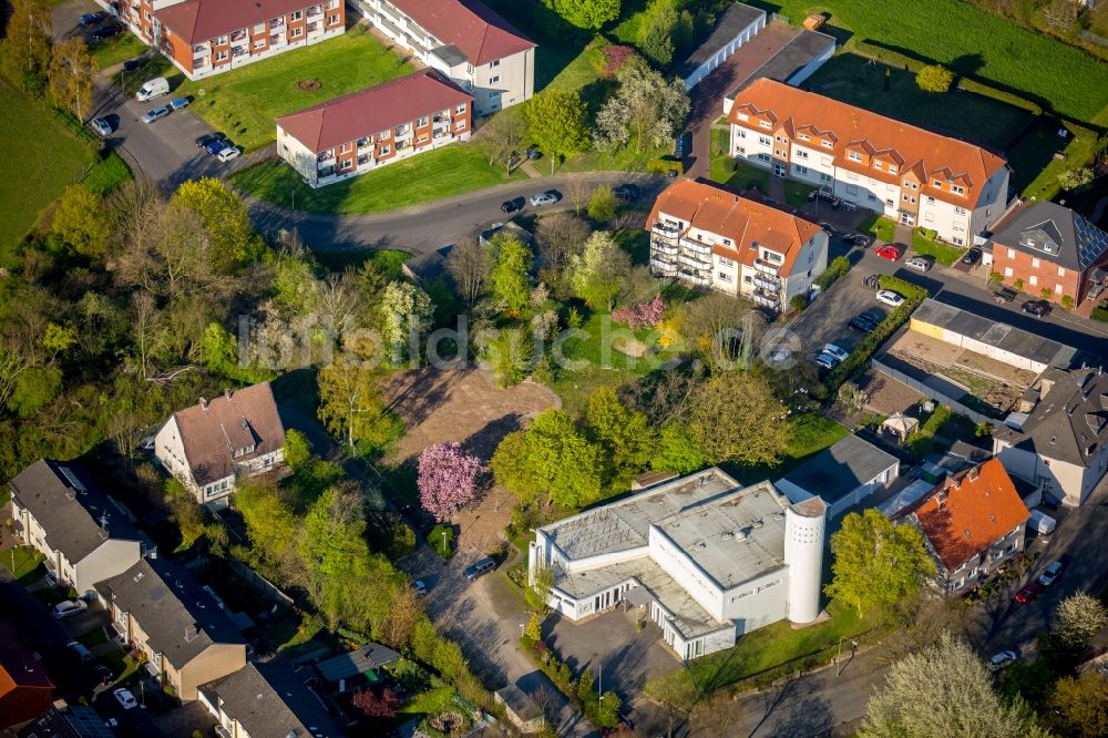 Hamm aus der Vogelperspektive: Modernes Kirchengebäude der Versöhnungskirche im Stadtteil Heessen in Hamm im Bundesland Nordrhein-Westfalen