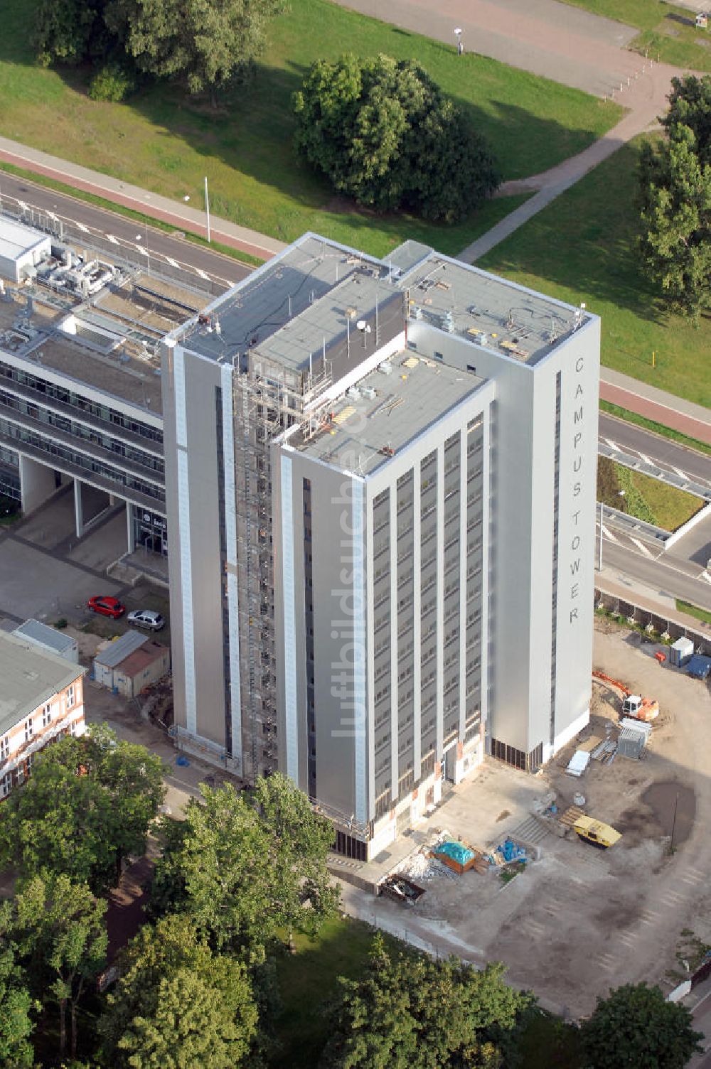 Luftbild Magdeburg - Modernisierungsarbeiten am Campus Tower in Magdeburg-Alte Neustadt