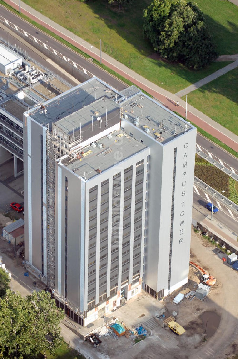 Luftaufnahme Magdeburg - Modernisierungsarbeiten am Campus Tower in Magdeburg-Alte Neustadt