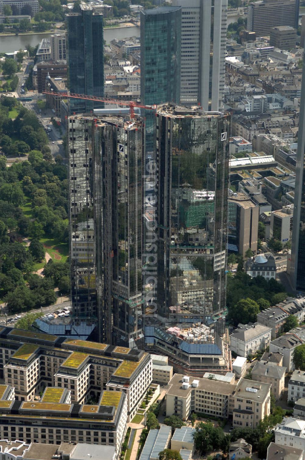 Luftaufnahme Frankfurt am Main - Modernisierungsarbeiten am Deutsche-Bank-Hochhaus in Frankfurt / Main