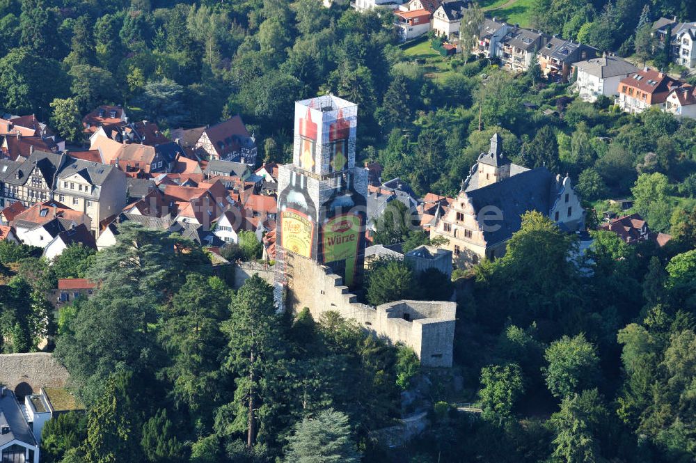 Luftbild Kronberg im Taunus - 3 Monate Maggi Flasche bei Sanierungseinrüstung auf der Kronberger Burg