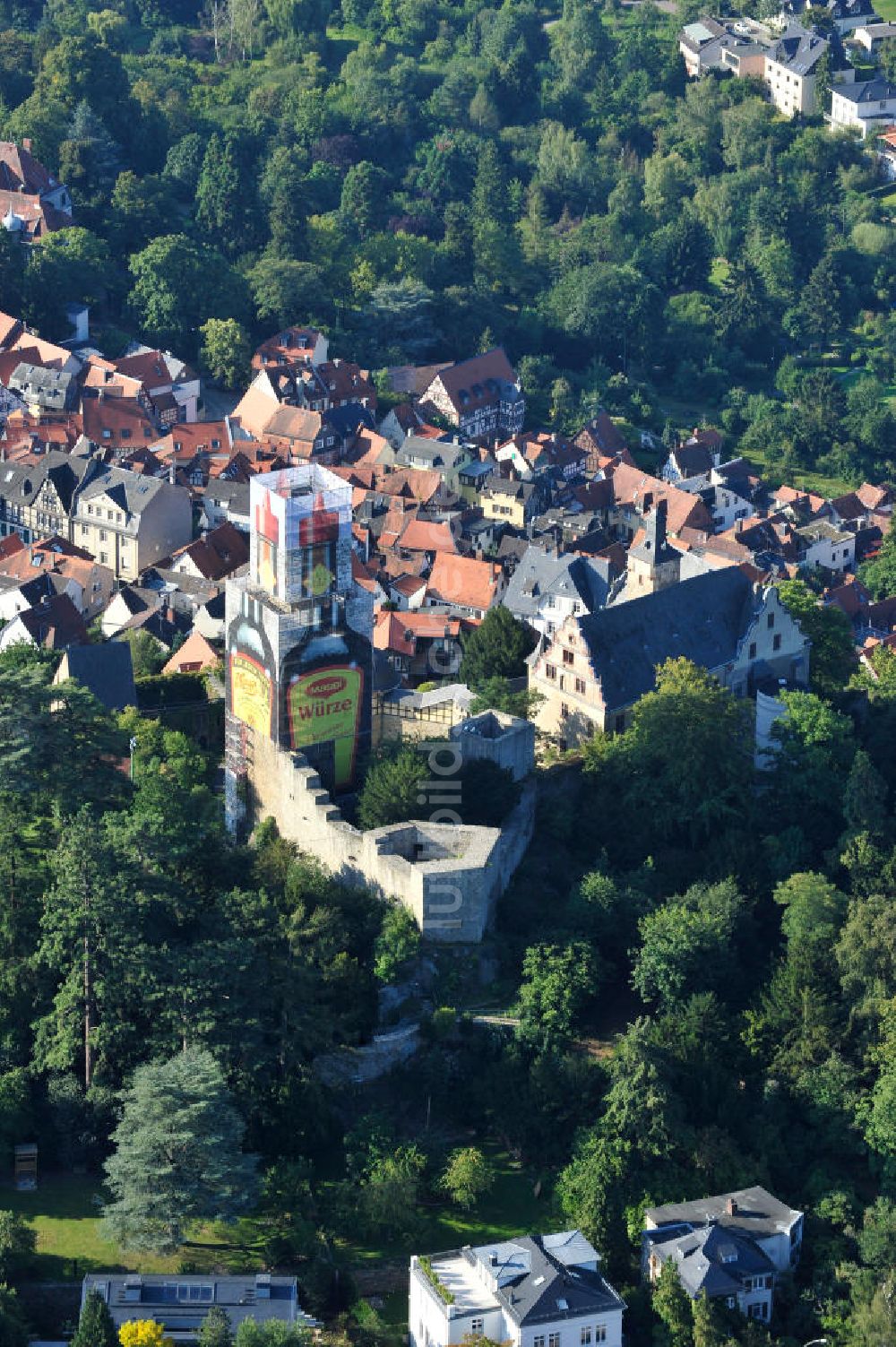 Kronberg im Taunus aus der Vogelperspektive: 3 Monate Maggi Flasche bei Sanierungseinrüstung auf der Kronberger Burg