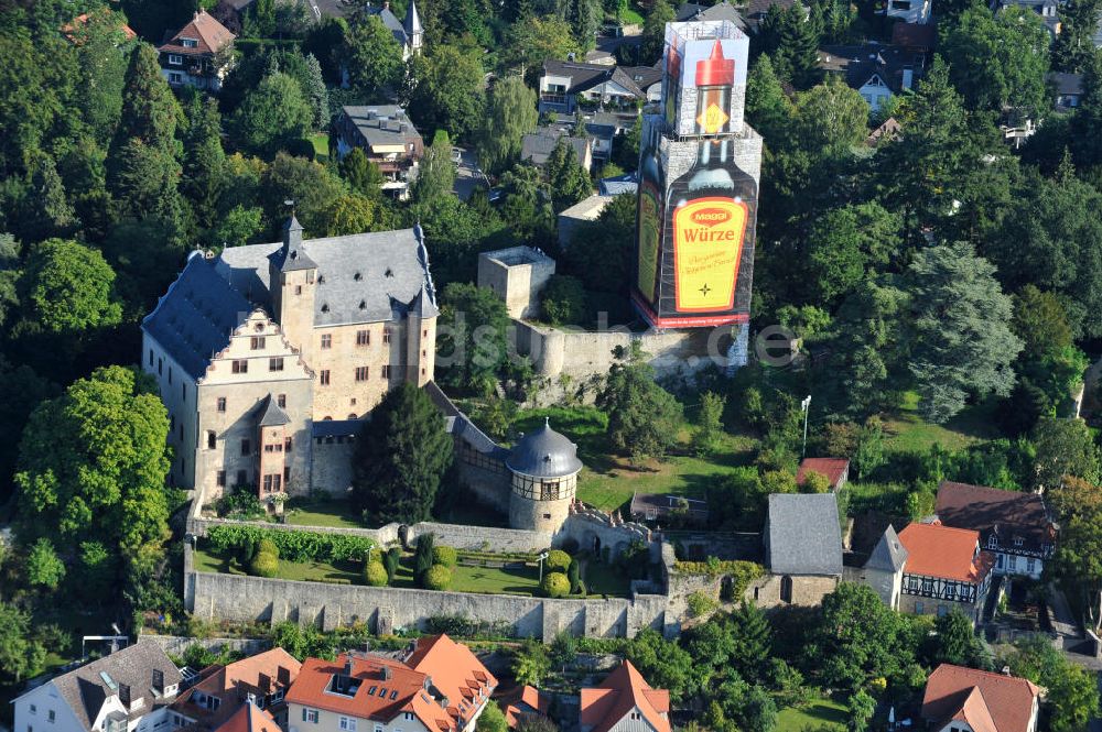 Luftbild Kronberg im Taunus - 3 Monate Maggi Flasche bei Sanierungseinrüstung auf der Kronberger Burg