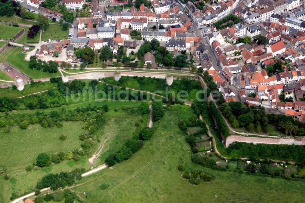 Montreuil sur Mer von oben - Montreuil im Departement Pas de Calais in Frankreich