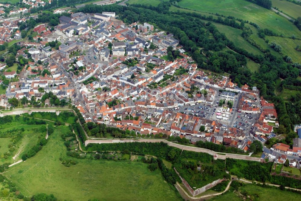 Montreuil sur Mer aus der Vogelperspektive: Montreuil im Departement Pas de Calais in Frankreich