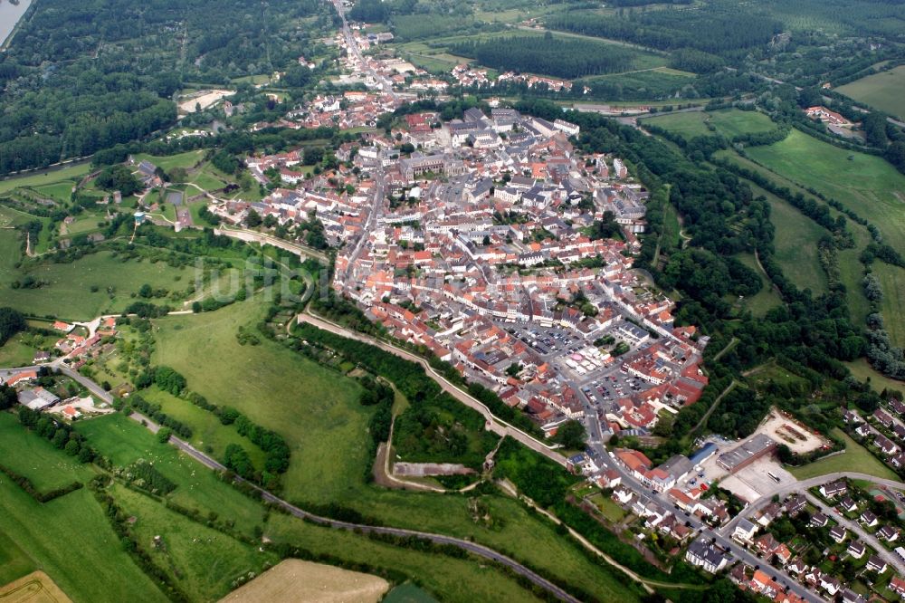 Luftaufnahme Montreuil sur Mer - Montreuil im Departement Pas de Calais in Frankreich