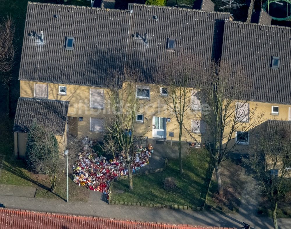 Herne von oben - Mordfall im Reihenhaus in der Siedlung im Dannekamp im Ortsteil Wanne-Eickel in Herne im Bundesland Nordrhein-Westfalen