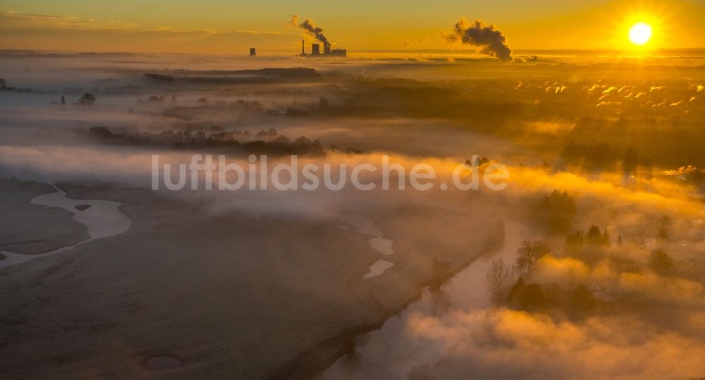 Luftbild Hamm - Morgennebel über der Lippe und den Wiesen der Lippeauen beim Sonnenaufgang am Stadtrand von Hamm Nordrhein-Westfalen