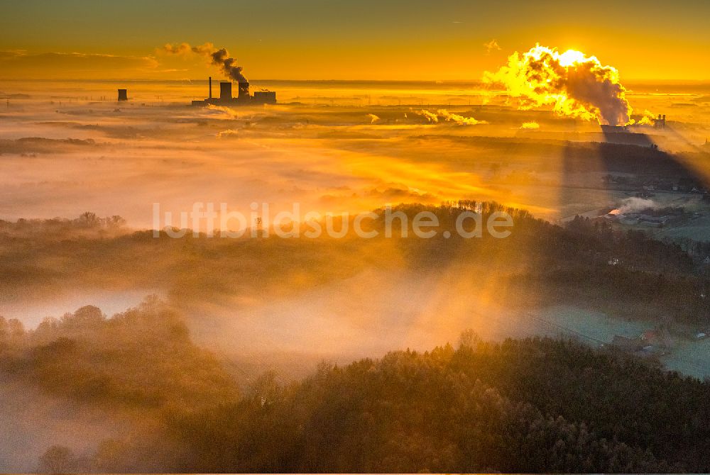 Luftaufnahme Hamm - Morgennebel über der Lippe und den Wiesen der Lippeauen beim Sonnenaufgang am Stadtrand von Hamm Nordrhein-Westfalen