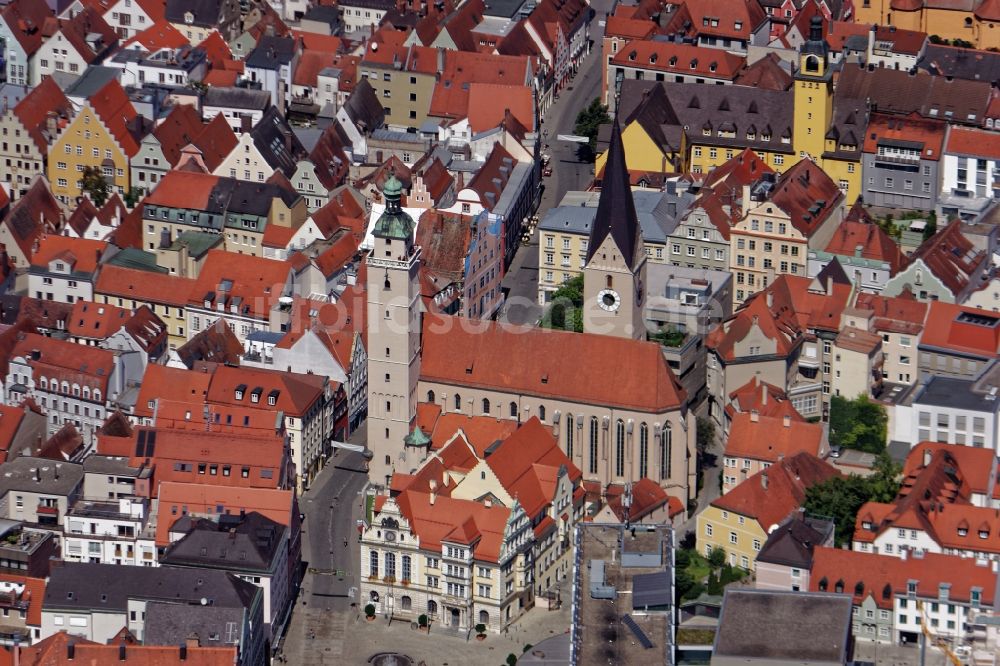 Ingolstadt aus der Vogelperspektive: Moritzkirche und Rathäuser in Ingolstadt im Bundesland Bayern