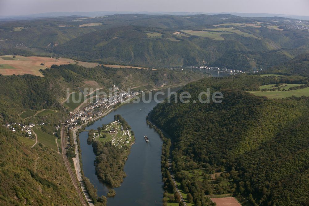 Luftbild Münstermaifeld - Moselinsel Hatzenporter Werth in Münstermaifeld