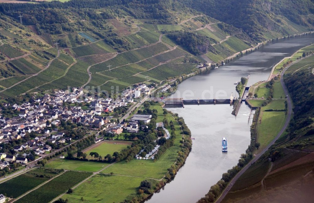 Wintrich aus der Vogelperspektive: Moselstaustufe in Wintrich im Bundesland Rheinland-Pfalz