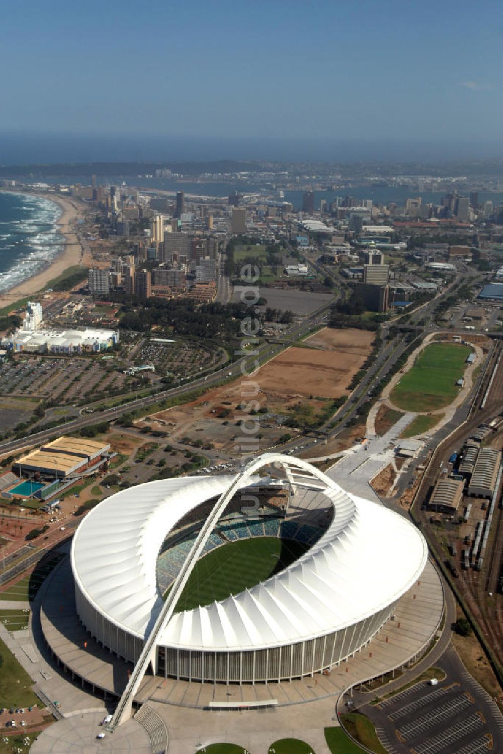 Durban aus der Vogelperspektive: Moses-Mabhida-Stadion / Stadium in Durban Südafrika / South Africa