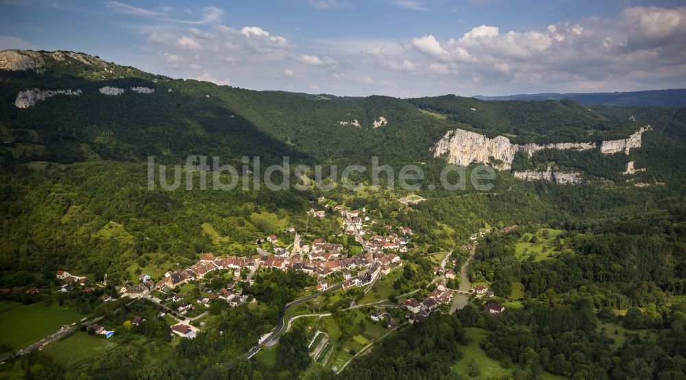 Mouthier-Haute-Pierre von oben - Mouthier-Haute-Pierre in der Provinz Franche-Comté in Frankreich