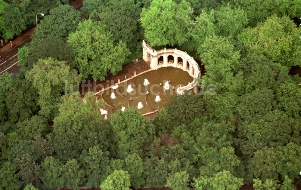 Luftbild Berlin - Märchenbrunnen in Berlin Friedrichshain 06.1995