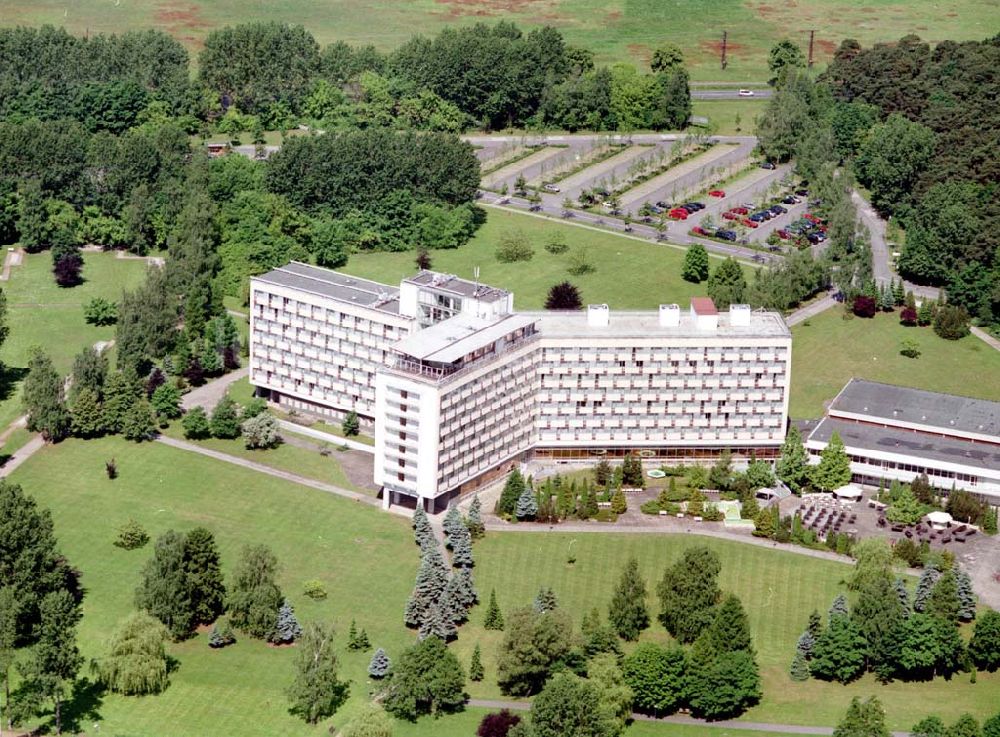 Luftbild Klink / Müritz - Müritzhotel Klink an der Müritz in Mecklenburg - Vorpommern. (Am Seeblick 1 in 17192 Klink, Tel.: 03991-140).