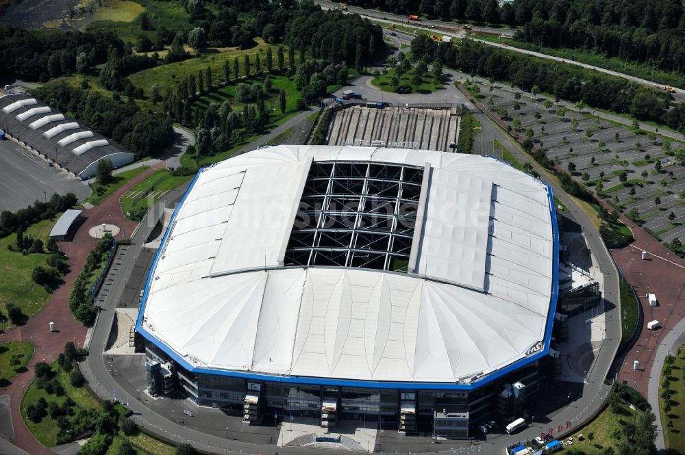 Gelsenkirchen von oben - Multifunktionshalle Veltins- Arena Gelsenkirchen im Bundesland Nordrhein-Westfalen