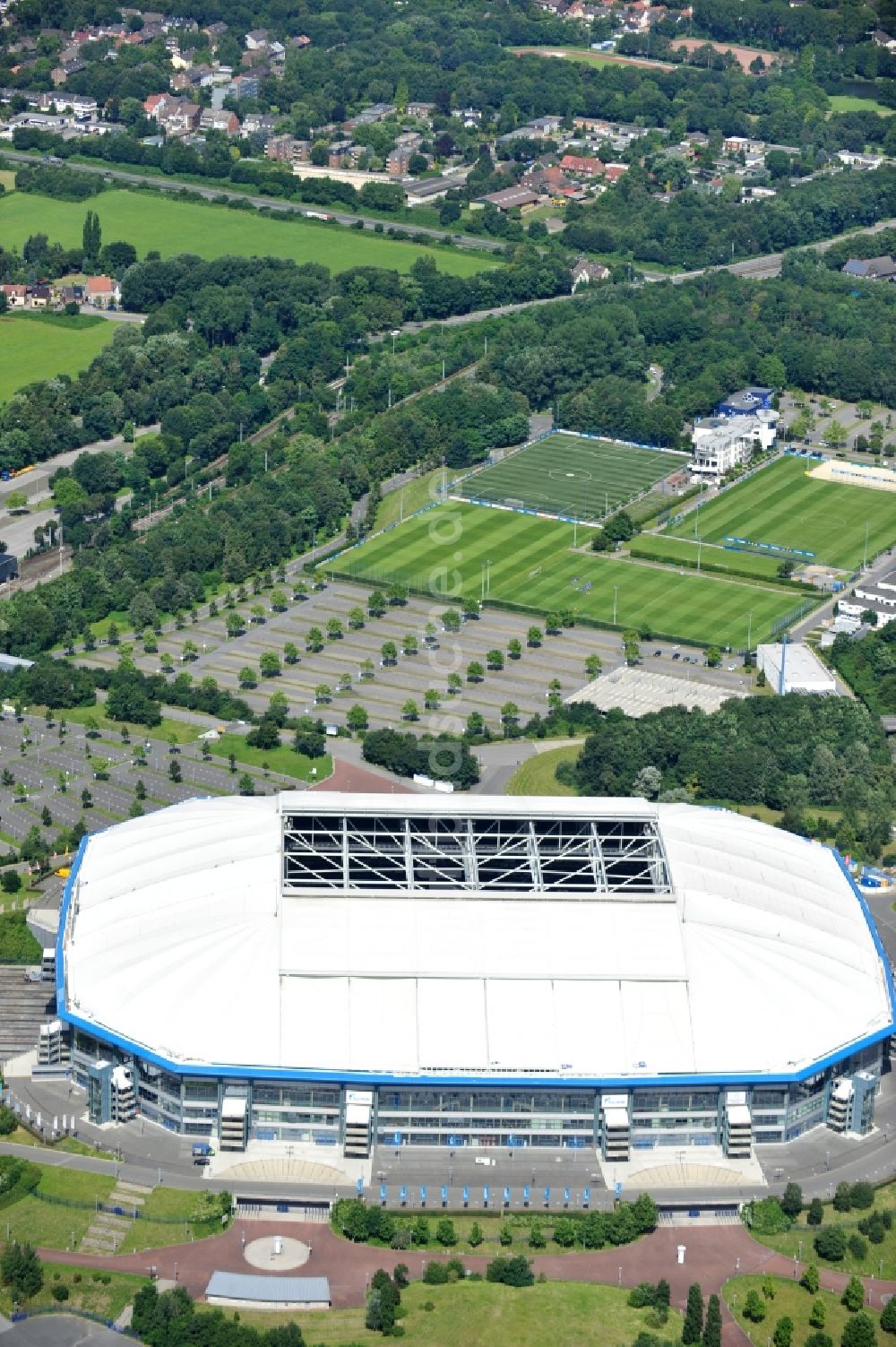 Luftaufnahme Gelsenkirchen - Multifunktionshalle Veltins- Arena Gelsenkirchen im Bundesland Nordrhein-Westfalen