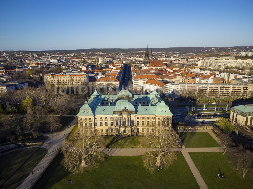 Dresden aus der Vogelperspektive: Museum Japanisches Palais im Ortsteil Innere Neustadt in Dresden im Bundesland Sachsen, Deutschland