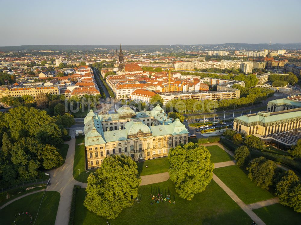 Luftaufnahme Dresden - Museum Japanisches Palais im Ortsteil Innere Neustadt in Dresden im Bundesland Sachsen, Deutschland