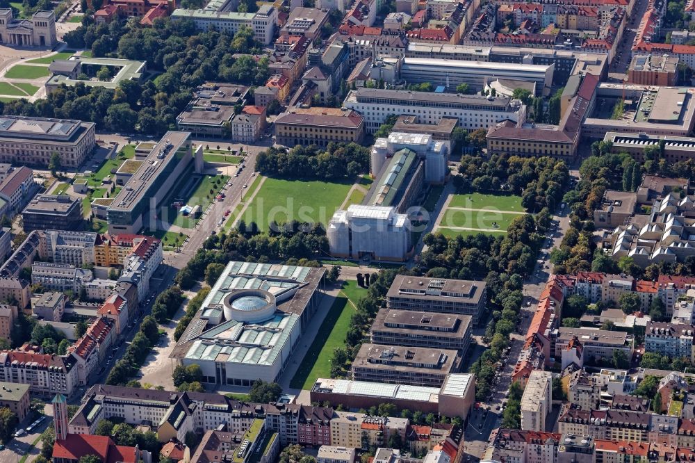 München von oben - Museum Pinakothek der Moderne in München Maxvorstadt im Bundesland Bayern