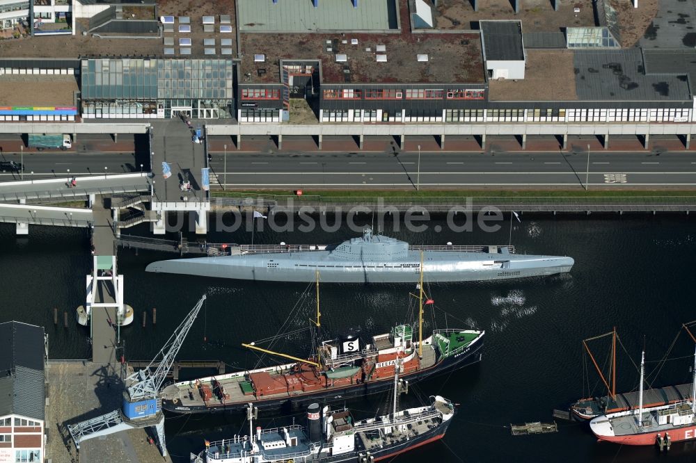 Bremerhaven von oben - Museums- Ensemble U-Boot Wilhelm Bauer in Bremerhaven im Bundesland Bremen