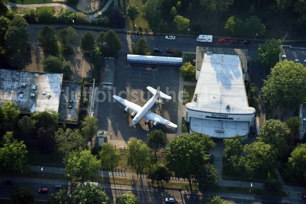 Luftaufnahme Berlin - Museums- Gebäude- Ensemble des Alliierten Museum in Berlin