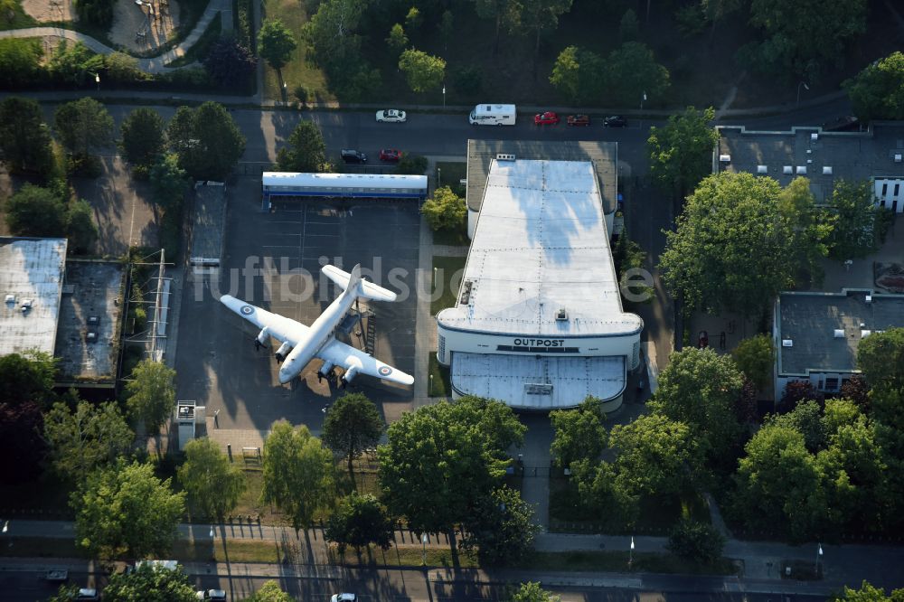 Berlin von oben - Museums- Gebäude- Ensemble des Alliierten Museum in Berlin