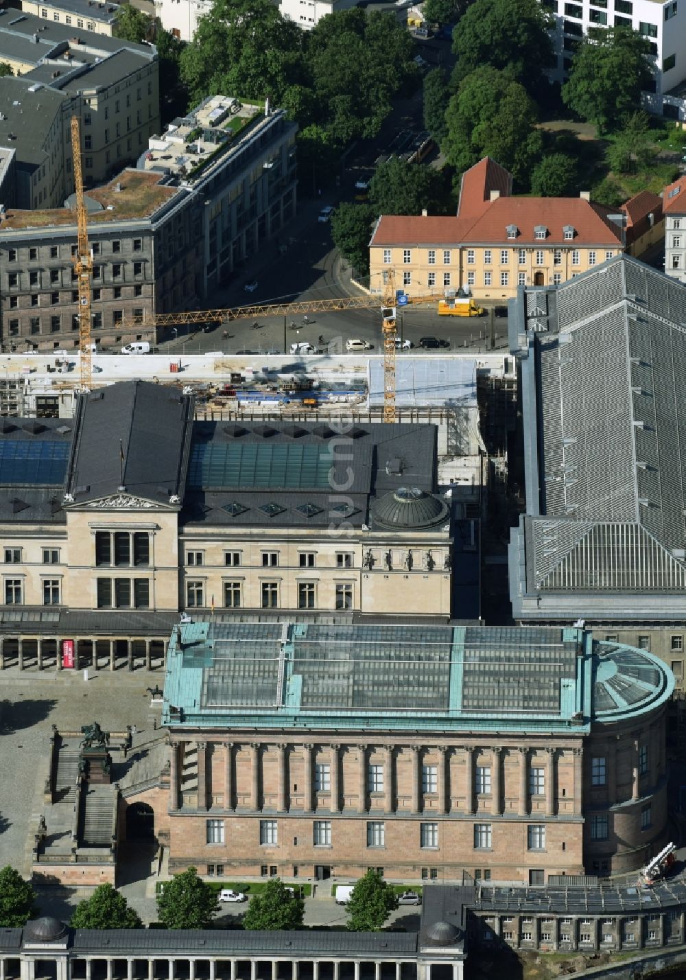 Berlin aus der Vogelperspektive: Museums- Gebäude- Ensemble Alte Nationalgalerie und Neues Museum auf der Museumsinsel an der Bodestraße in Berlin