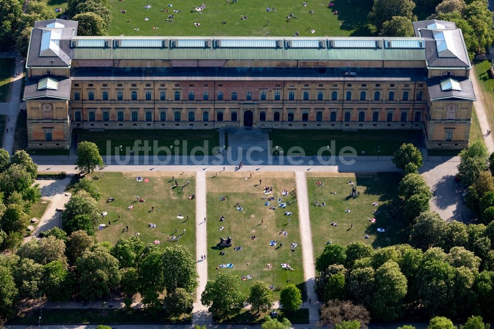 München von oben - Museums- Gebäude- Ensemble Alte Pinakothek in München im Bundesland Bayern, Deutschland