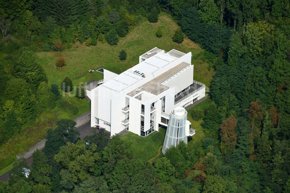 Remagen von oben - Museums- Gebäude- Ensemble Arp Museum Bahnhof Rolandseck in Remagen im Bundesland Rheinland-Pfalz, Deutschland