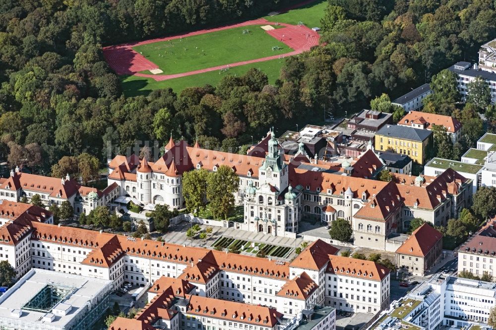 München aus der Vogelperspektive: Museums- Gebäude- Ensemble Bayerisches Nationalmuseum in München im Bundesland Bayern, Deutschland