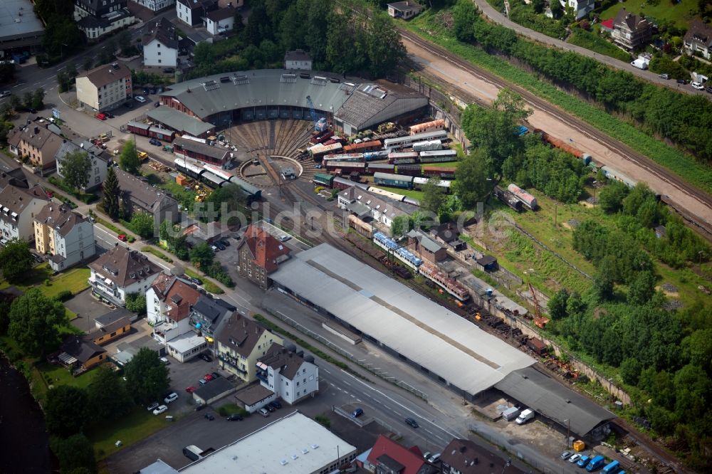 Gummersbach aus der Vogelperspektive: Museums- Gebäude- Ensemble Eisenbahnmuseum Dieringhausen in Gummersbach im Bundesland Nordrhein-Westfalen, Deutschland