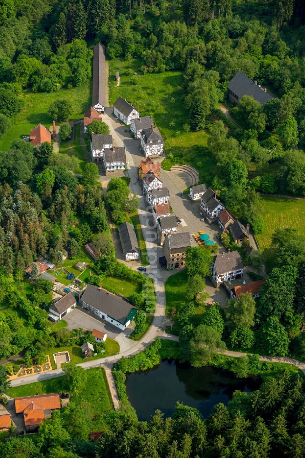 Luftaufnahme Hagen - Museums- Gebäude- Ensemble des Freilichtmuseum in Hagen im Bundesland Nordrhein-Westfalen, Deutschland