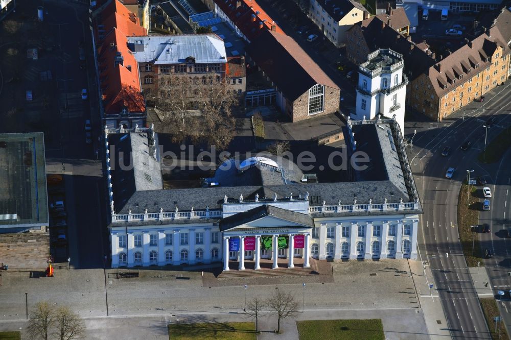 Luftaufnahme Kassel - Museums- Gebäude- Ensemble Fridericianum am Friedrichsplatz in Kassel im Bundesland Hessen, Deutschland