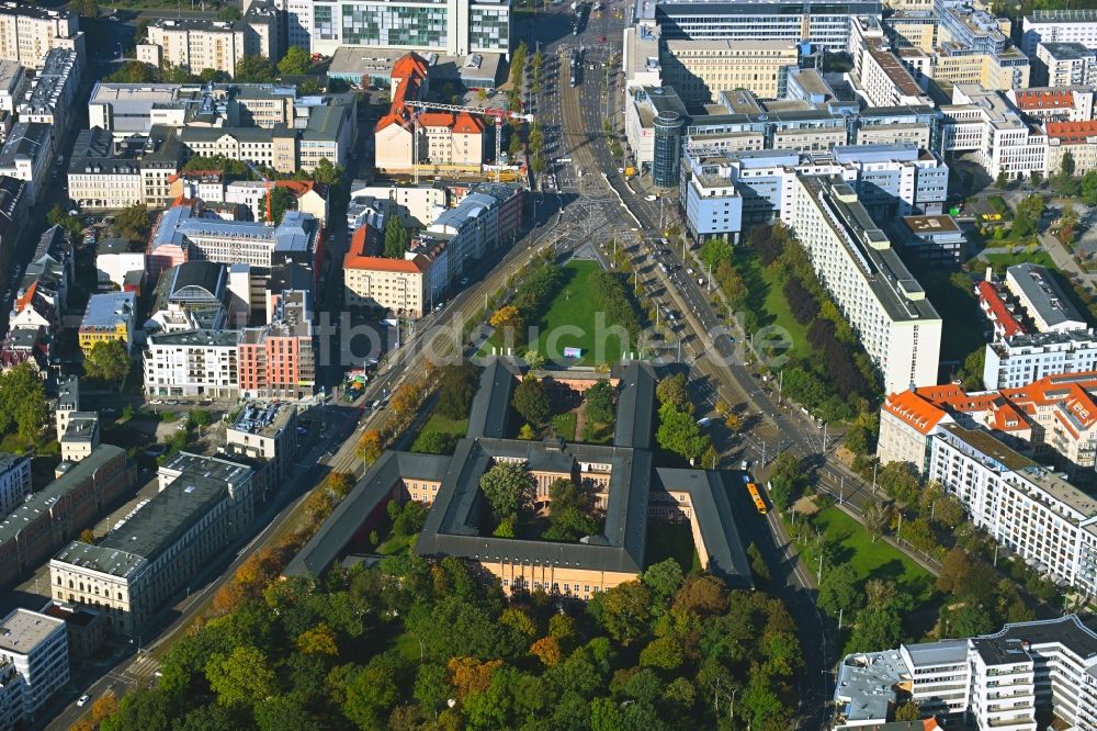 Luftaufnahme Leipzig - Museums- Gebäude- Ensemble GRASSI Museum am Johannisplatz in Leipzig im Bundesland Sachsen, Deutschland