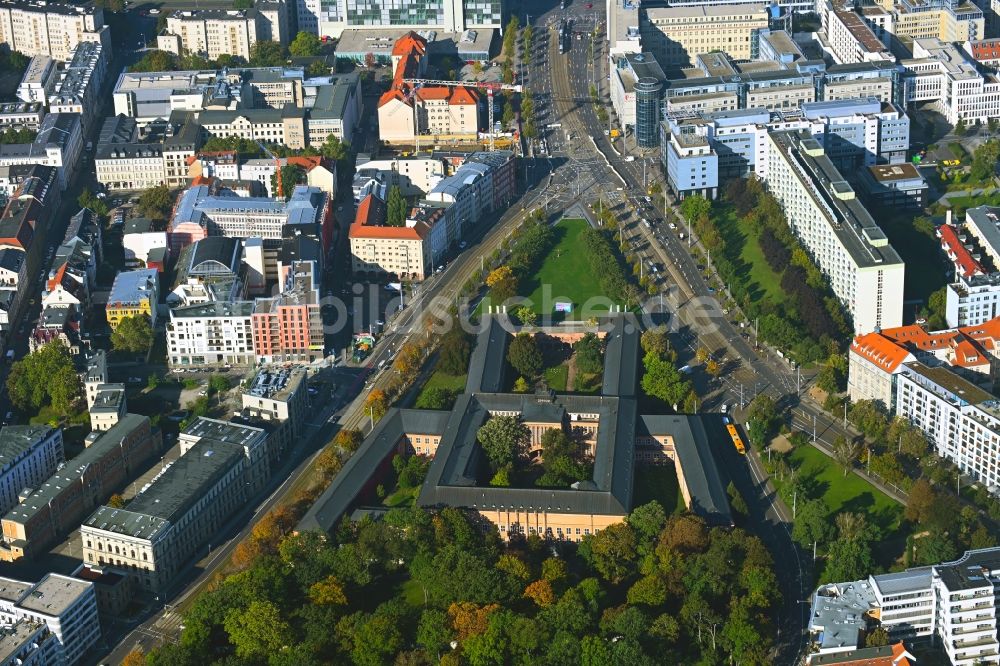 Leipzig von oben - Museums- Gebäude- Ensemble GRASSI Museum am Johannisplatz in Leipzig im Bundesland Sachsen, Deutschland