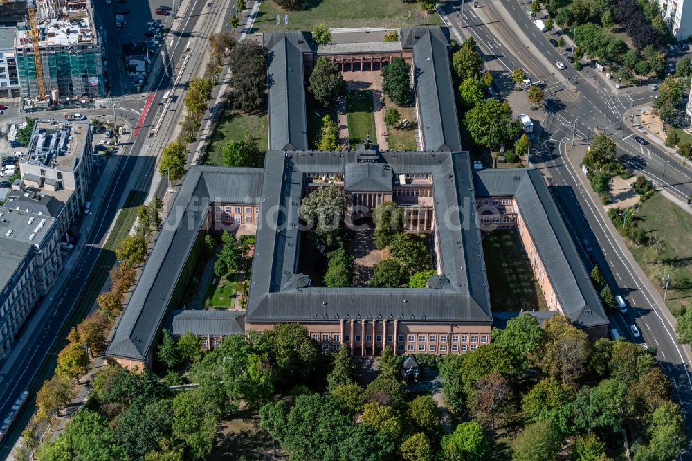 Luftaufnahme Leipzig - Museums- Gebäude- Ensemble GRASSI Museum am Johannisplatz in Leipzig im Bundesland Sachsen, Deutschland