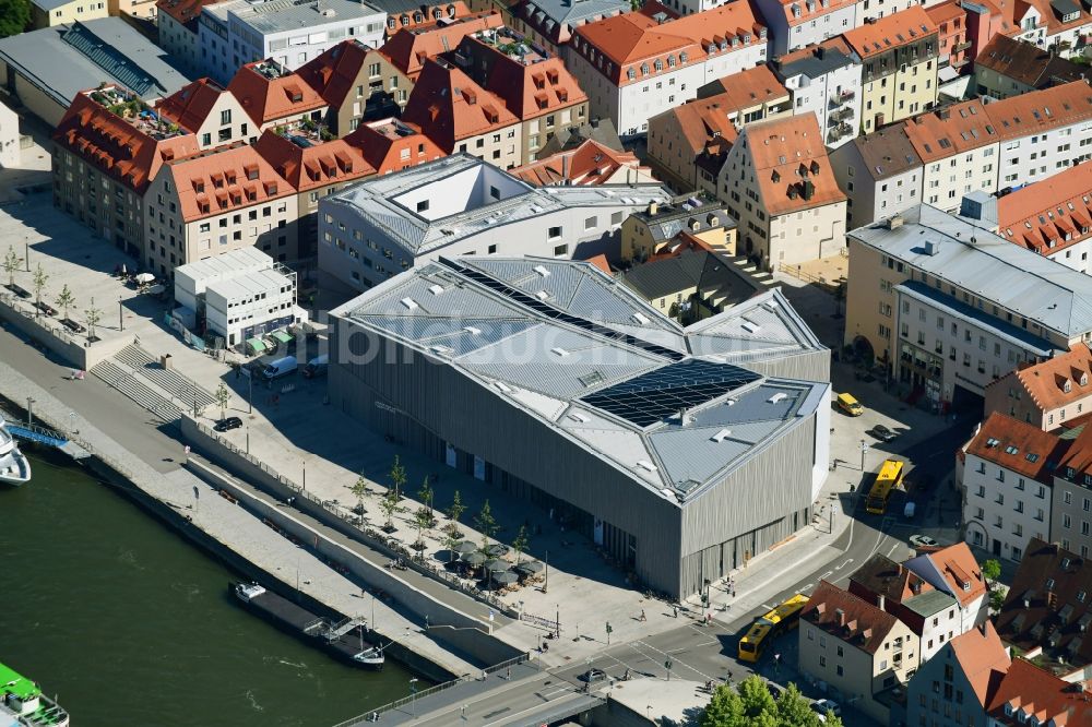 Luftaufnahme Regensburg - Museums- Gebäude- Ensemble Haus der Bayerischen Geschichte - Museum in Regensburg im Bundesland Bayern, Deutschland